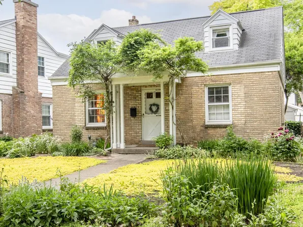 2739 North 74th STREET, Wauwatosa, WI 53210