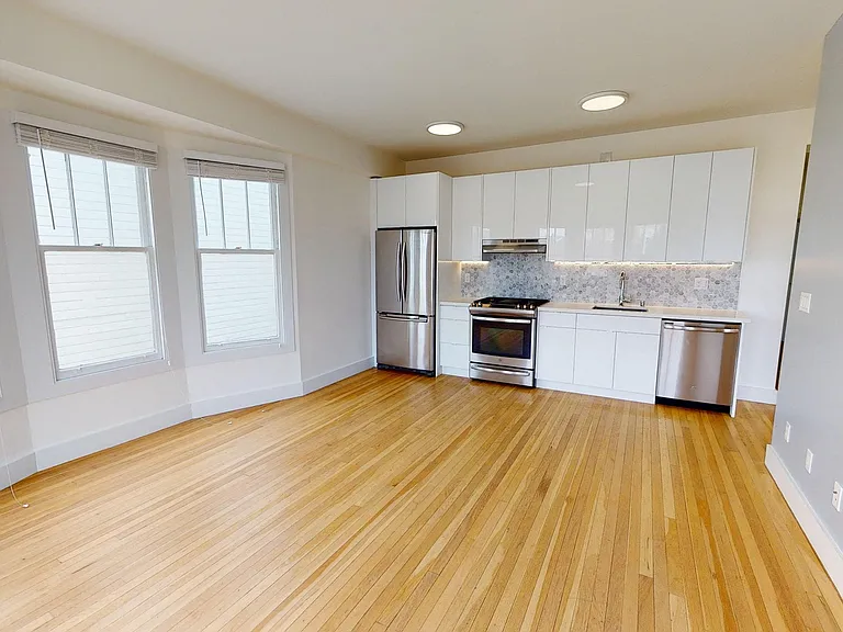 1290 Grove St — Photo 3