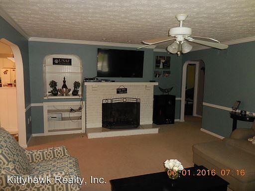 3rd image of 2701 California Ave