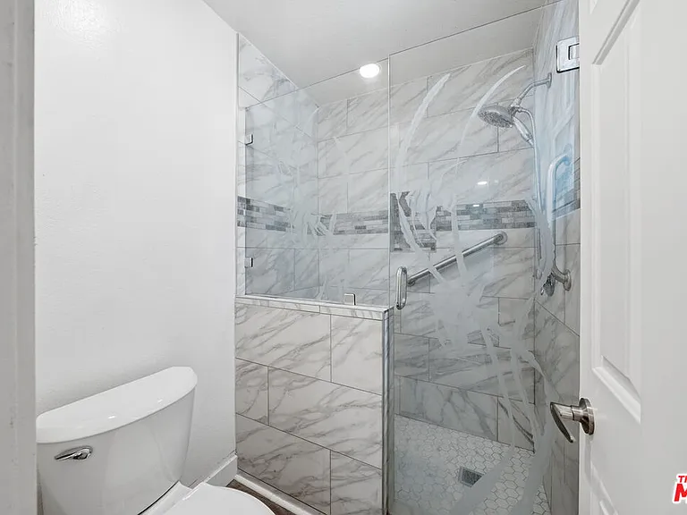 3442 Del Amo Blvd — Photo 10
