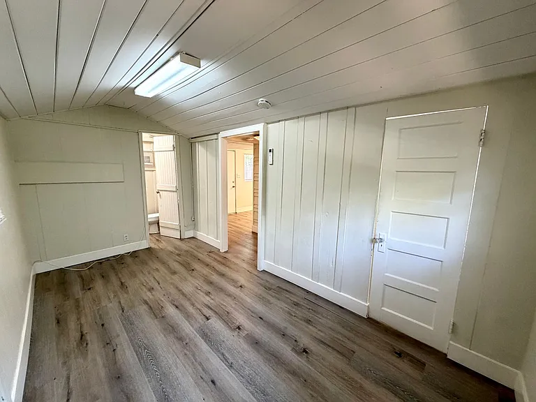 1273 N College Ave — Photo 10