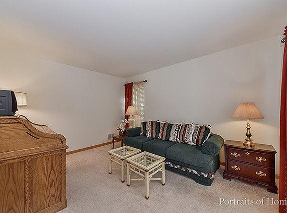 4th image of 818 Summerhill Dr