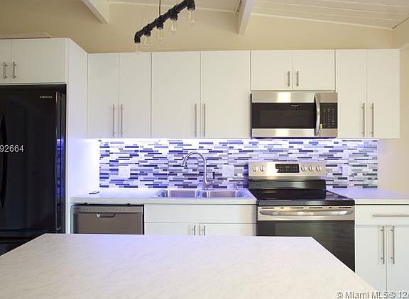4th image of 1731 NE 3rd Ave APT 2