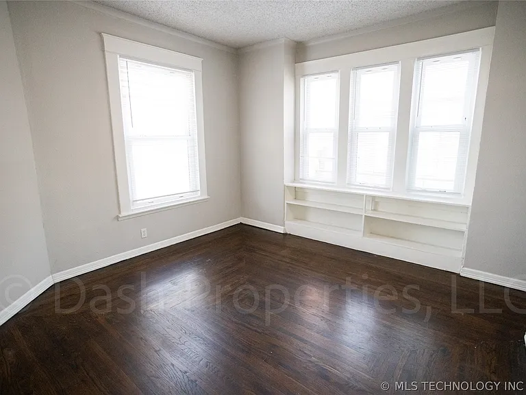 2604 E 7th St S — Photo 22