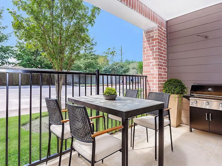 Kingsgate Apartments — Photo 42