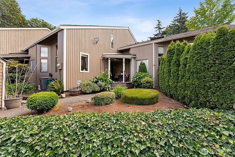 2nd image of 2407 SE 8th Place