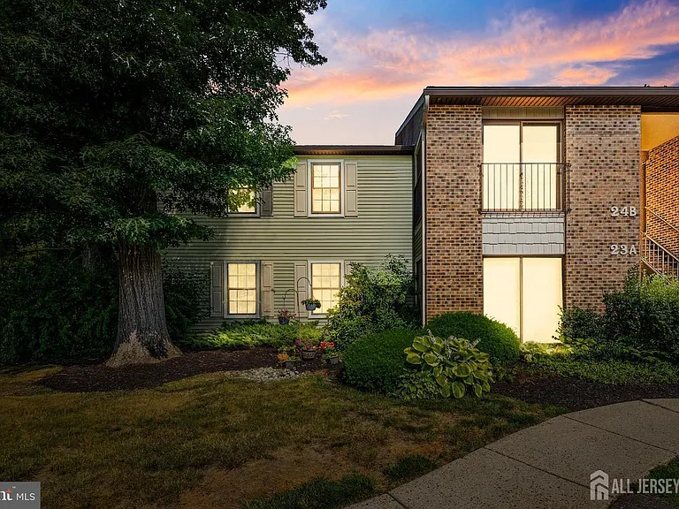 23 W Bluebell Ln #A — Photo 25