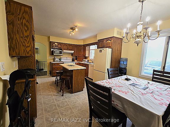 5th image of 61 Gilbert Rd