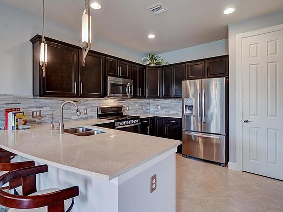 4th image of 7110 Live Oak Dr