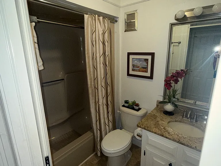 1614 Sandy Holw — Photo 2