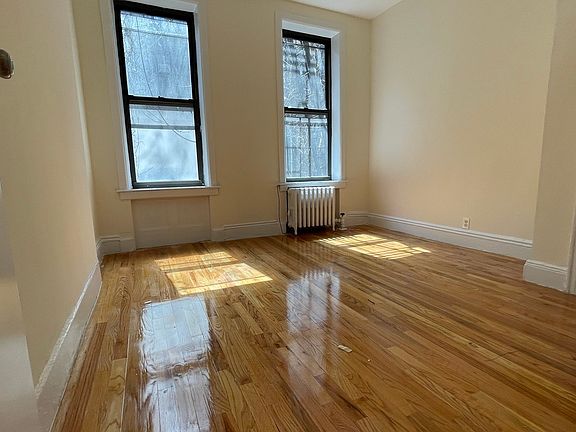 3rd image of 238 E 89th St