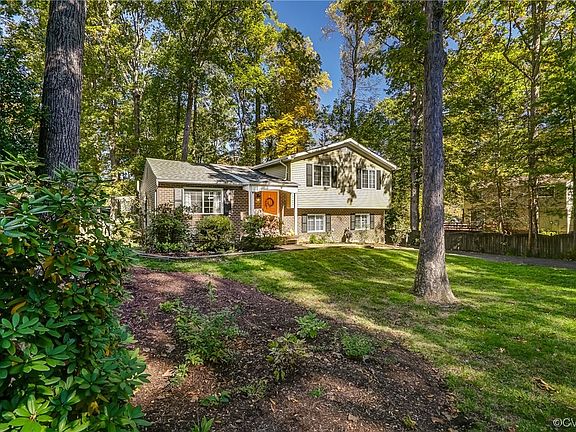 3rd image of 9628 Della Dr