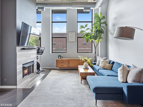 2nd image of 758 N Larrabee St APT 203