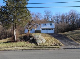 18 Amy Todt Dr, Monroe, NY 10950