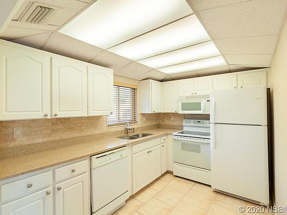4th image of 100 Silver Beach Ave APT 122
