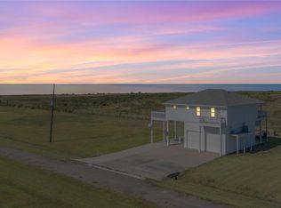 128 Cardinal Ln, Smith Point, TX 77514