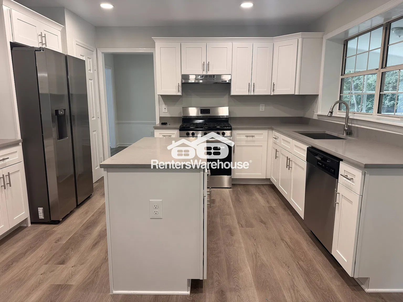 Renovated 4/2.5 Alpharetta Home — Photo 3