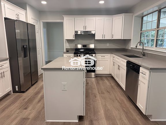 3rd image of 4905 Tanners Spring Dr