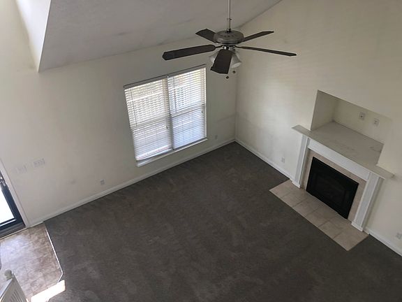4th image of 912 Helston Ave