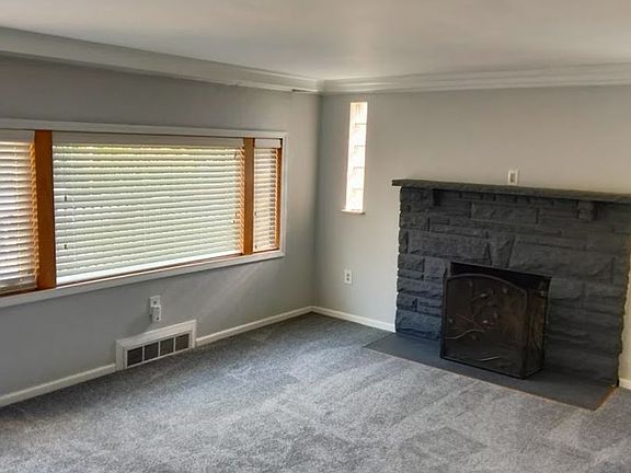 3rd image of 6823 Royal Dr
