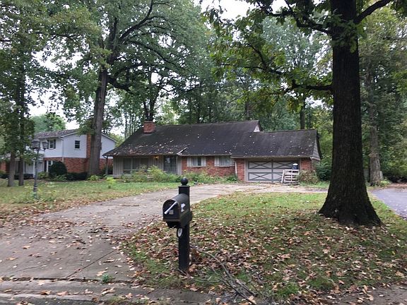 2nd image of 801 Holliday Ln