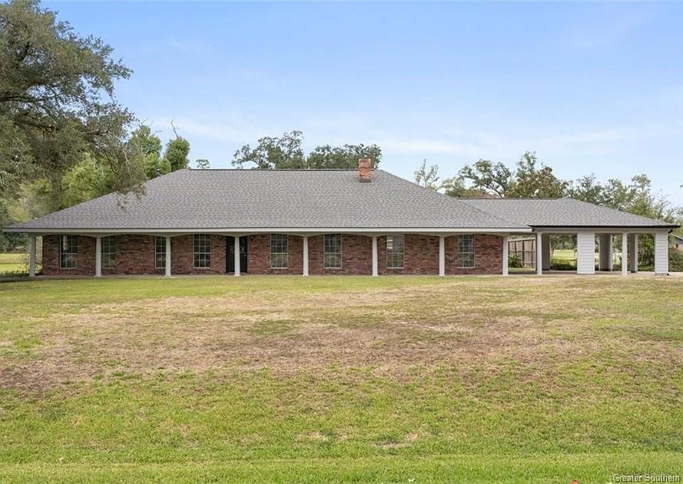 1st image of 3625 Coachman Dr