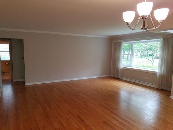 Living room/Dining room & Hallway