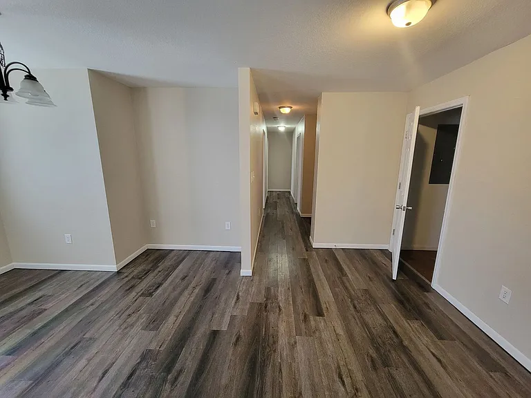 316 E Davis St #C — Photo 9