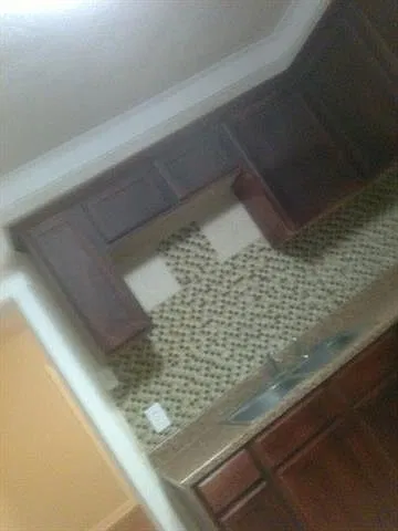3 bed, 1.0 bath, 1400 sqft, $1,300 — Photo 4