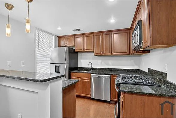 1364 Constitution Ave NE #1 — Photo 6