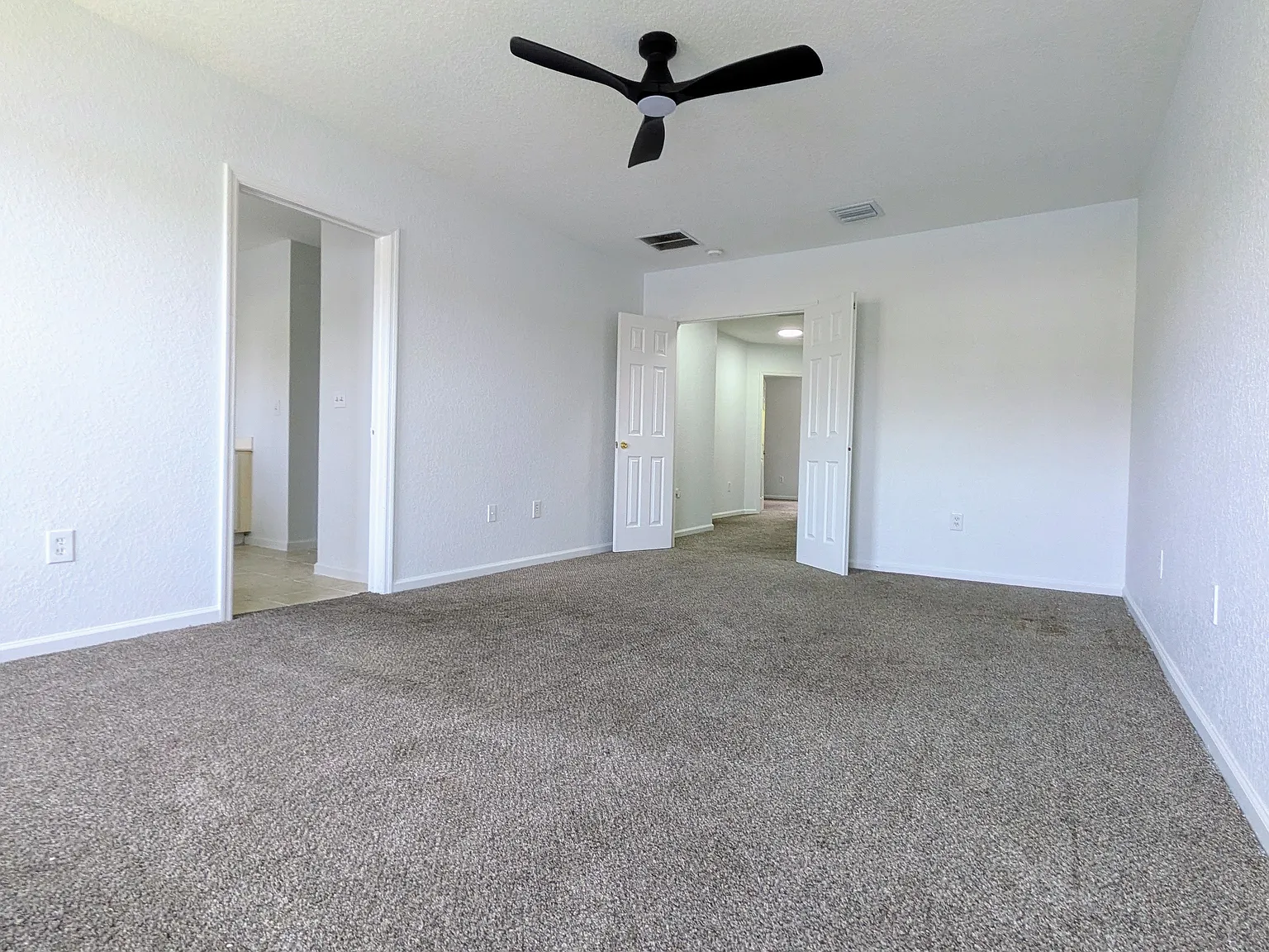 3 bed, 2.5 bath, 1684 sqft, $3,470 — Photo 3