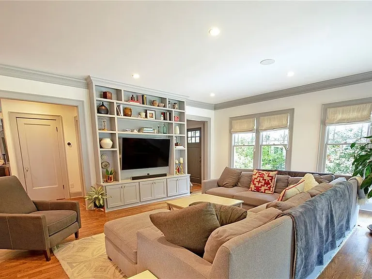 1430 Harvard Rd — Photo 4