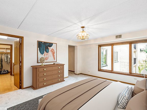 4th image of 6433 W Belle Plaine Ave APT 411