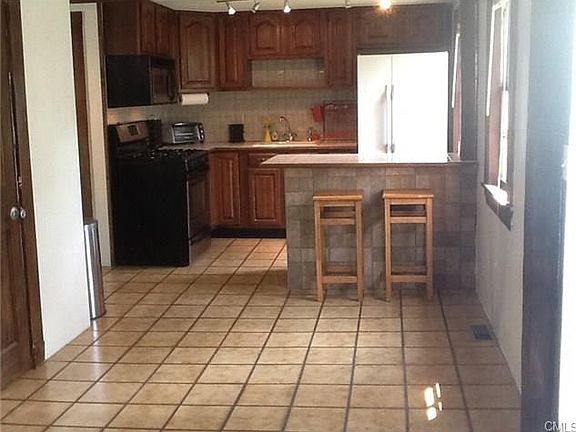 Open floorplan from livingroom looking into kitchen/dining area.
