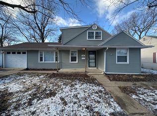 1811 Wilcox St, Crest Hill, IL 60403