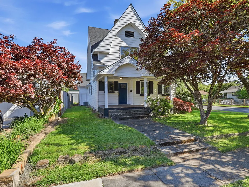 215 E Sherman St #1