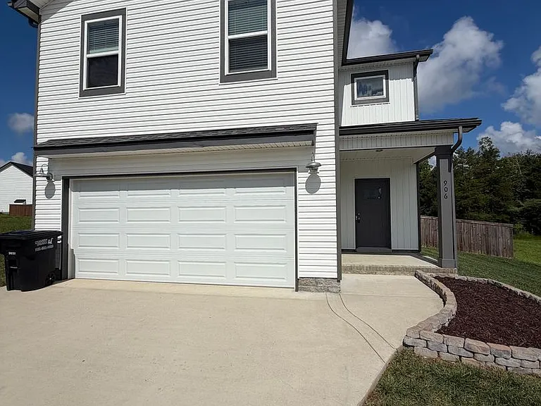 906 Recurve Ct — Photo 1