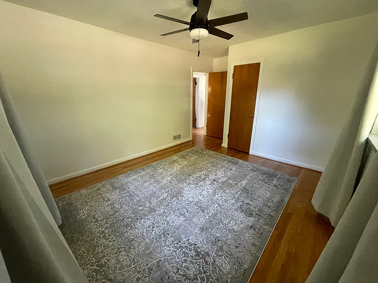 5622 Vogel Rd — Photo 35