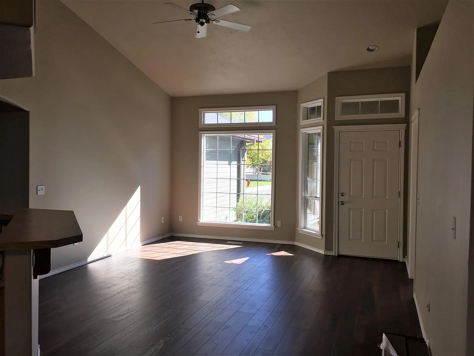 4 bed, 1415 sqft, $2,200 — Photo 3