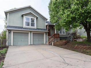 968 Cottage Creek Dr, Gardner, KS 66030