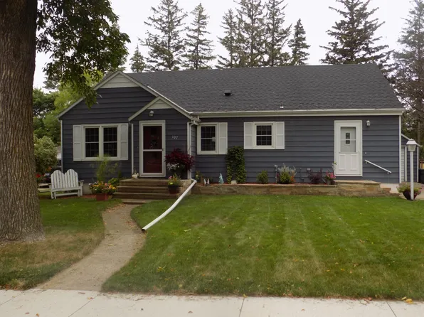 107 Funk Ave, Lakefield, MN 56150