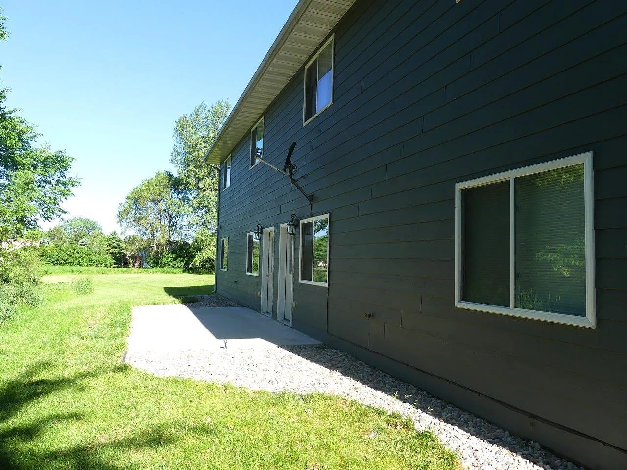 Ideal Twinhomes — Photo 3