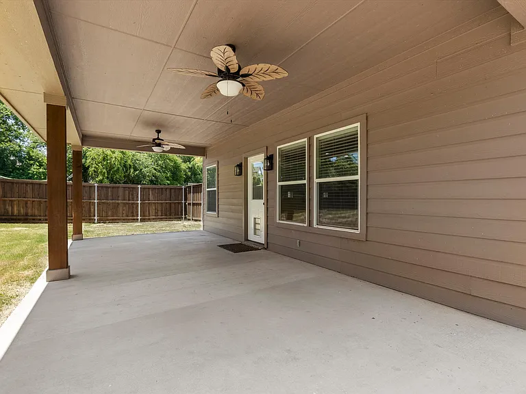 821 Westwood Ct — Photo 15