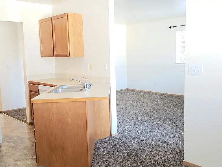 587 Eastmont Ave — Photo 12