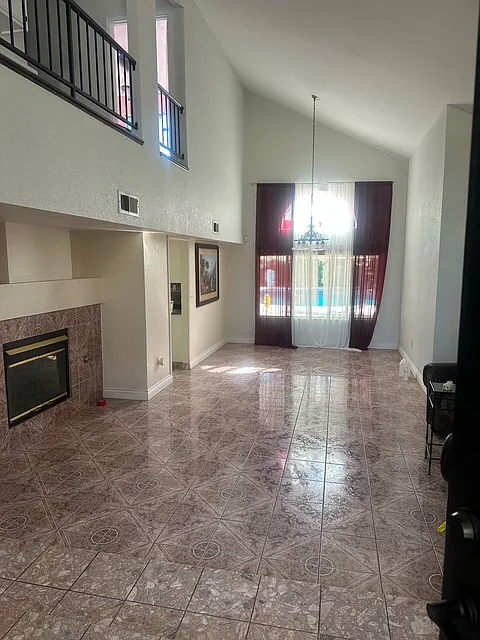 4 bed, 2.5 bath, 2215 sqft, $2,800 — Photo 3
