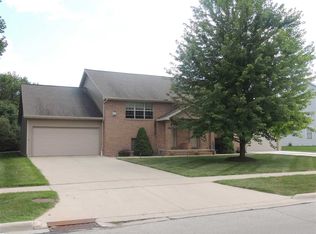 102 E River Dr, De Pere, WI 54115