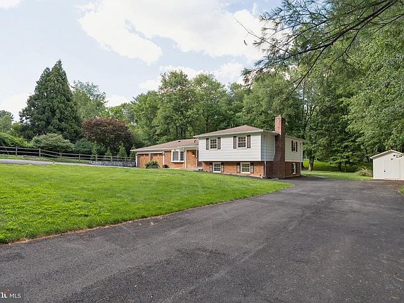 4th image of 3219 Fox Mill Rd