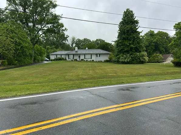 507 Dixie Airport Rd, Madison Heights, VA 24572