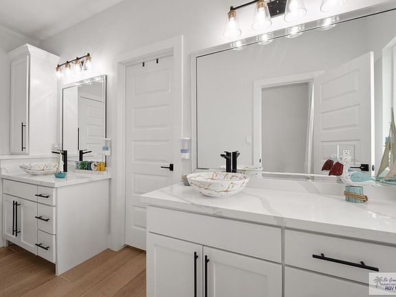 3rd image of 9073 New Orleans Ct