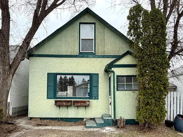 217 L AVENUE N, Saskatoon, SK S7L 2P3